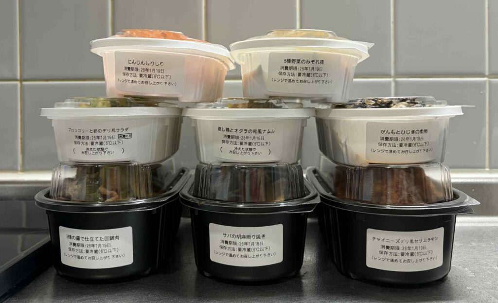 つくりおき.jp届いたお惣菜全て横からアップ